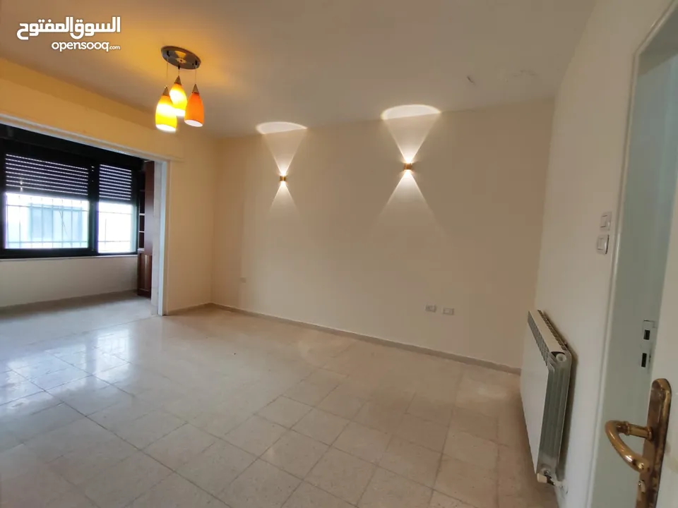 شقة غير مفروشة للإيجار – الطيرة  شارع روما