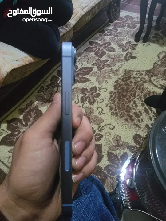 ايفون 14 عادي في حالة الوكاله ولا شخطه الذاكره 128gb خط الاكتروني ما بركبلو شريحه بس من الشركه a سم