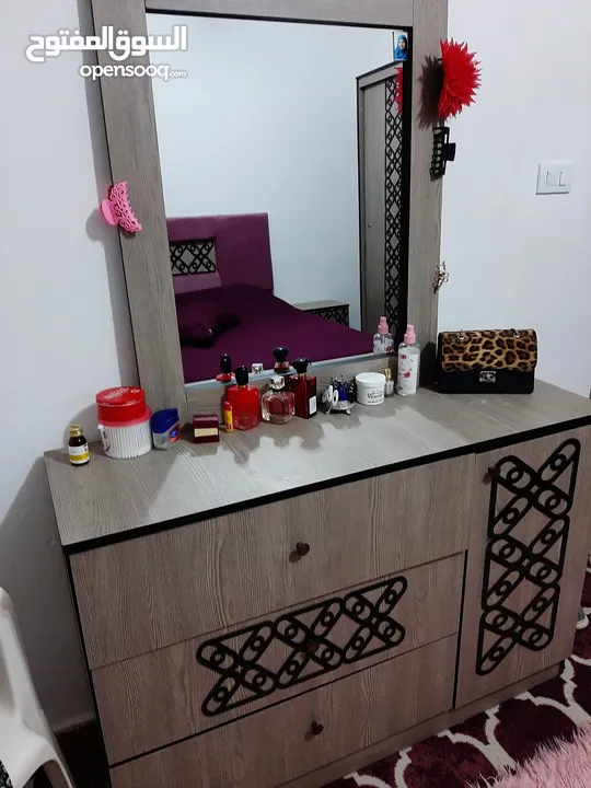 غرف نوم شبابيه ومجوزة..غرفتين نوم بحاله ممتازه تختين و3كمودينات وخزانه 6درف طابقين بحاله ممتازه