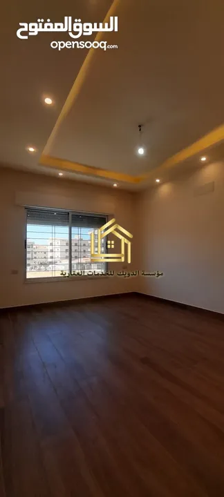 شقة فاخرة - ضاحية النخيل - 4نوم - 225م - ارضية - ترس بإطلالــــه مميزه - قرب الخدمات