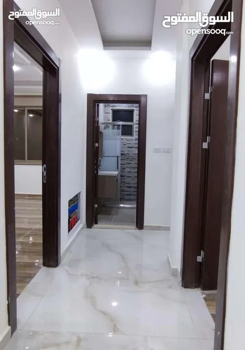 شقة مميزه مساحتها 160م او مع روف 200 م في الحي الشرقي