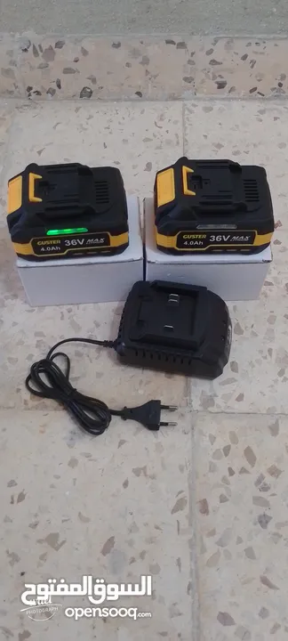 بطاريات وشاحن