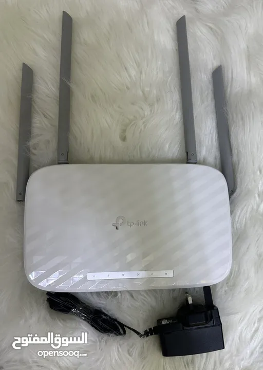 موزع شبكة واي فاي(راوتر)شبه جديد ونظيف جدا  Tp link  AC1200 WiFi