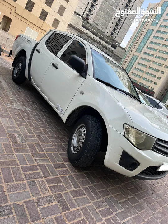 ميتسوبيشي L200 2013  نظيفة جدا عداد 187 الف للبيع في الشارقة