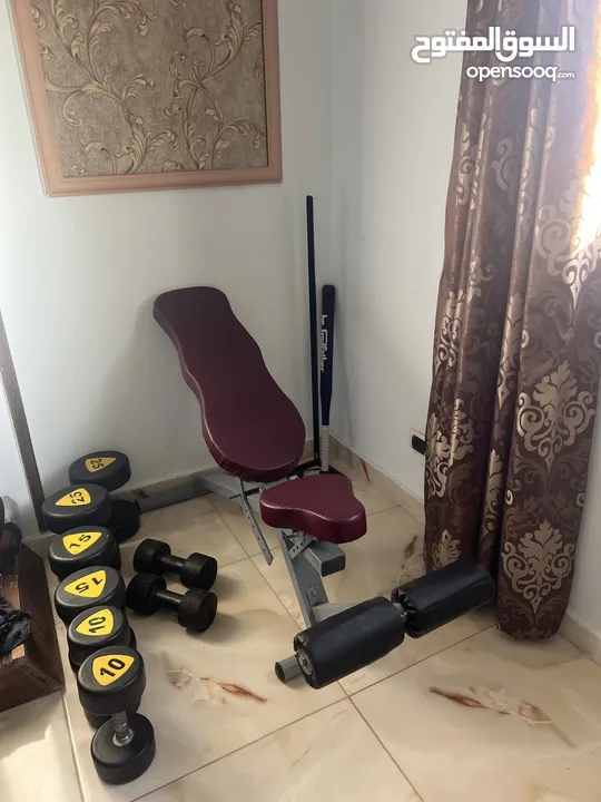 Adjustable Bench + dumbbells  بنش رفع اثقال قابل للتعديل ودمبلز بأثقال مختلفة