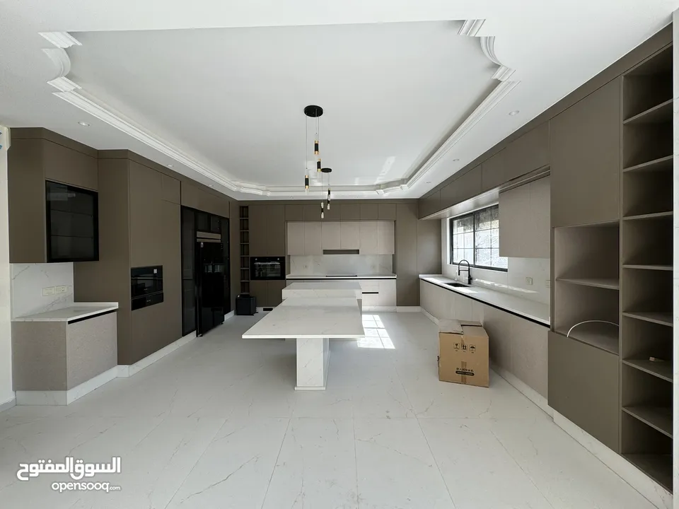فيلا مميزة شبه قصر في اجمل مواقع عبدون بالقرب من السفارة الاميركية