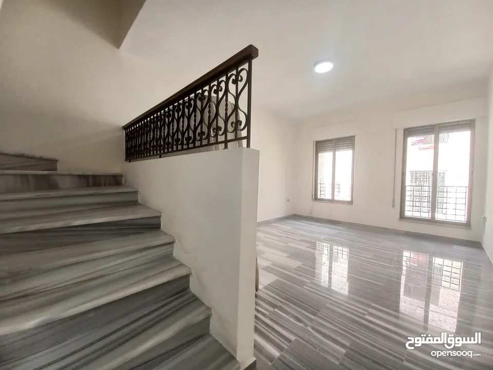 شقة شبه مفروشة للإيجار في عبدون  ( Property 33898 ) سنوي فقط