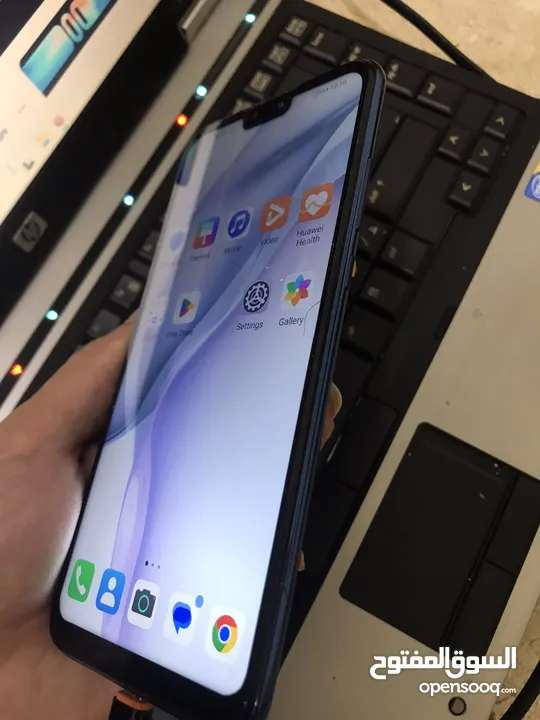 جهاز هواوي y9 2019 بحالة الوكالة استعمال بسيط .. كما هو موضح بالصور معاه شاحن وسماعات
