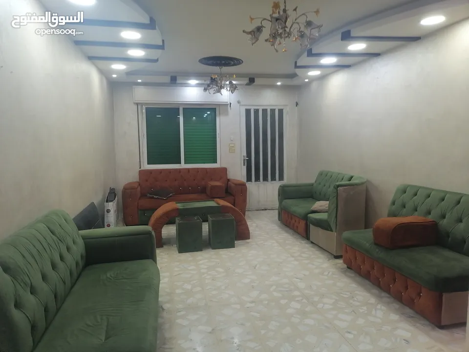 للبيع لقطه غرفت نوم وطقم كنب  مع ملحقات اقرأ الوصف