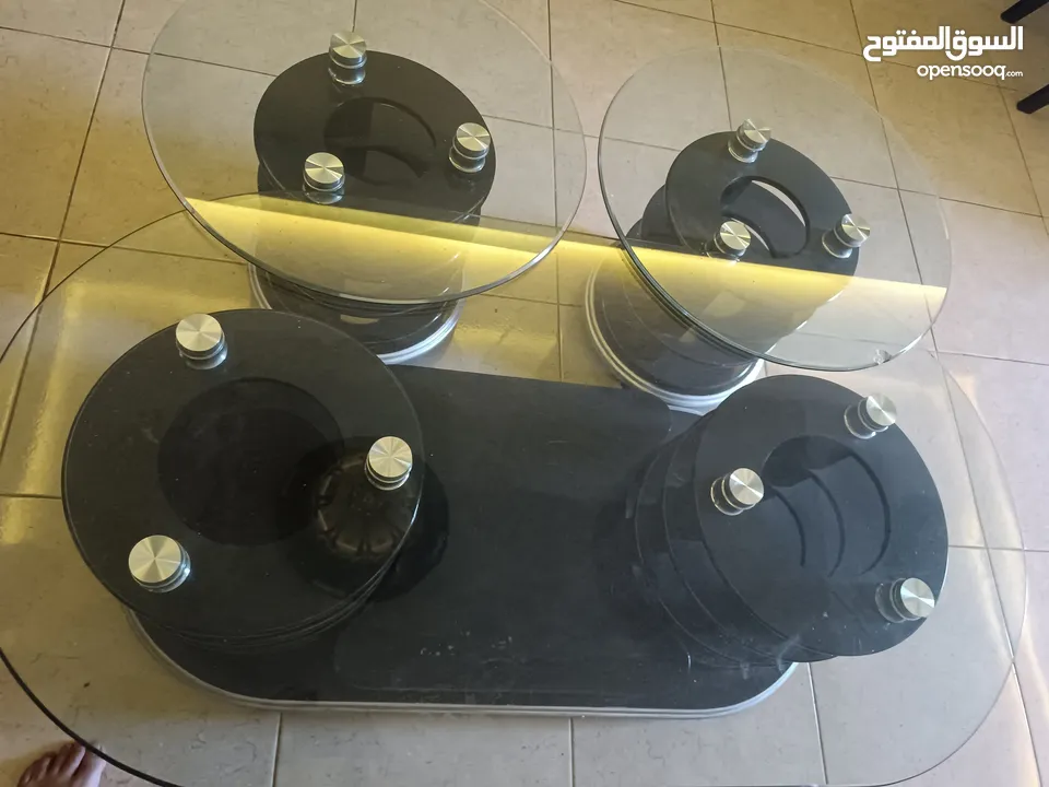 اثاث غرفه الضيوف( طقم طاولات زجاج واحده كبيره + اثنتين جانبيه )زجاج مقوى فاخر
