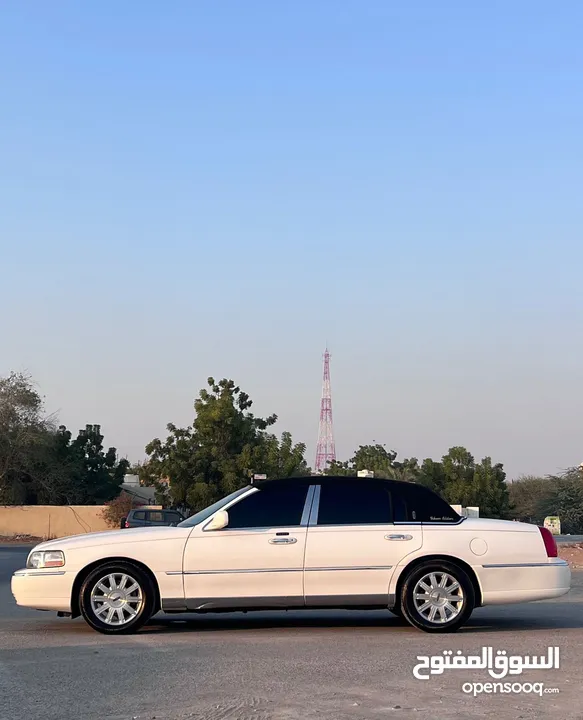 Lincoln town car 2010 USA full price 22,000 Aed