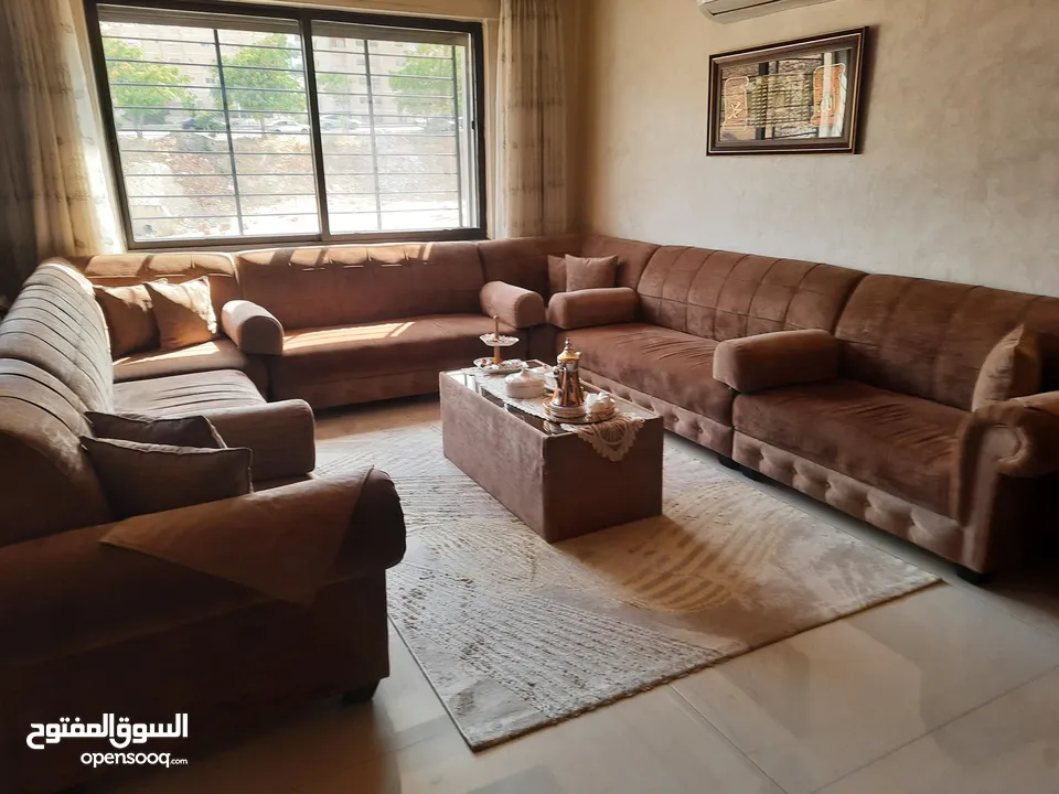 كورنر كبير للبيع