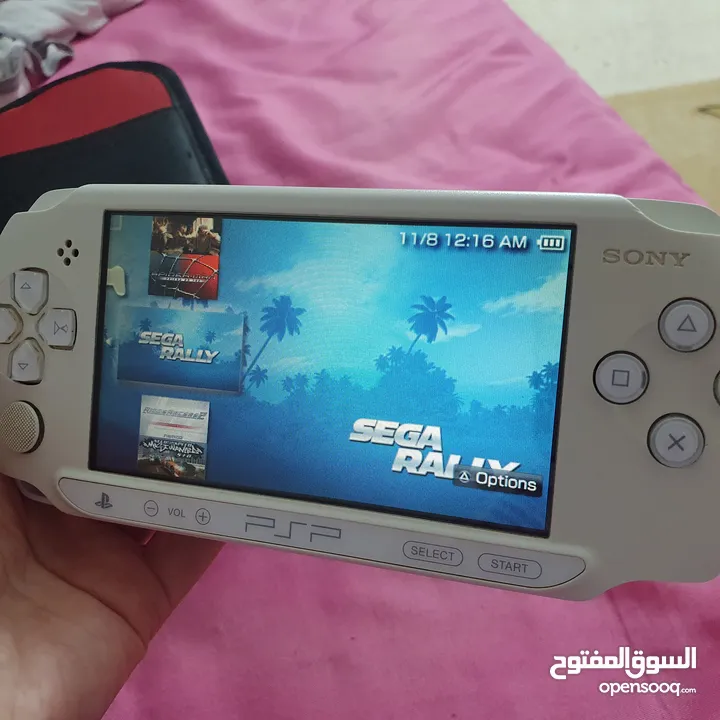 psp، لون أبيض، 16 لعبة و سي دي مجاناً