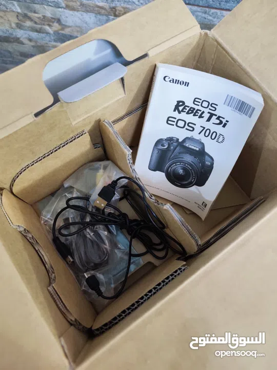 بيع كاميرا مستعمل شبه جديد canon 700D