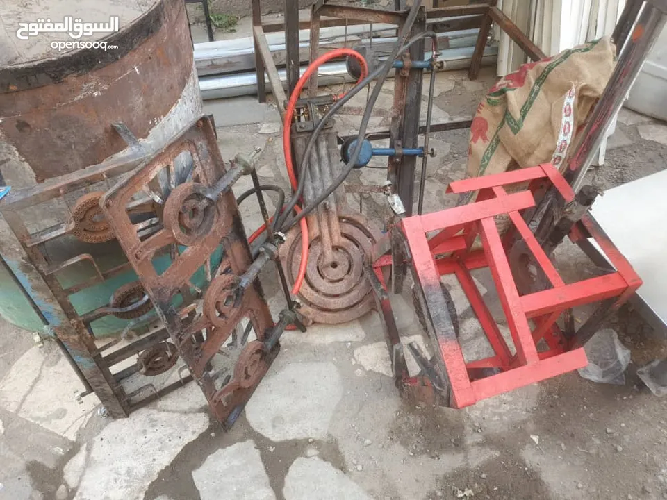 معدات مطعم متنوعه مستخدم نظيف للبيع اغلب المعدات جديده ولم يتم استخدامها وبحاله ممتازه والسعر مغري