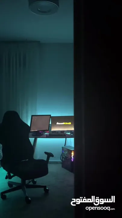 كمبيوتر قيمنق مع شاشة وكل مستلزماته بشغل كل الالعاب بمواصفات ممتازة