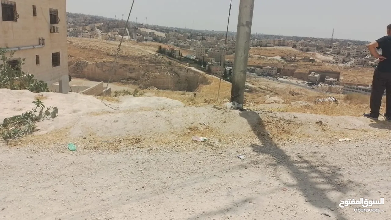 أرض البيع منطقة أم نواره خلف كازية الفنار بسعر مغري جدا