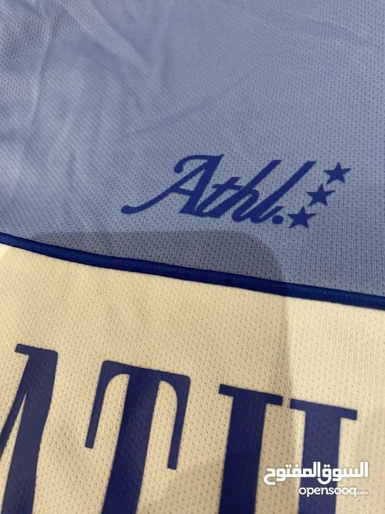 Athletica shirt number 10