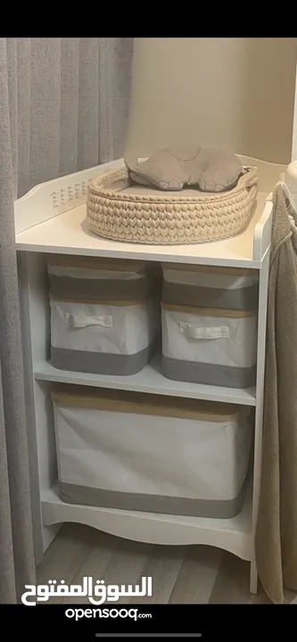 - baby- Changing table