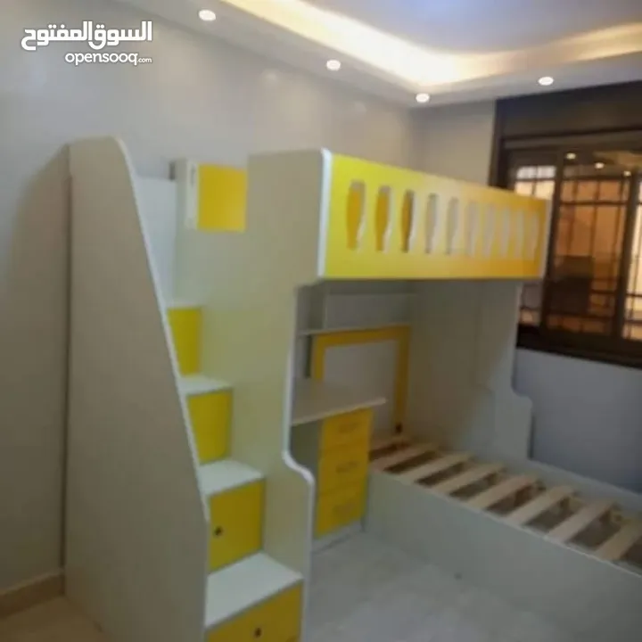 تخت طابقين ثلاثي مكفول 5 سنوات بحمل 150 كيلو  الخشب لامنيت مسمك ع خمالتين 3.5 سم