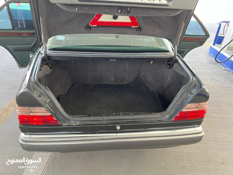 مرسيدس 300SEL