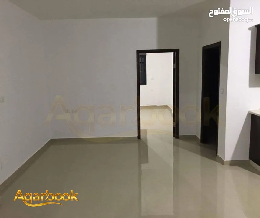 شقة مطلة غير مفروشة للايجار مناسبة للعرسان