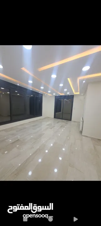 شقه لم تسكن Vip سوبر ديلوكس 3نوم + 2 ماستر +  5 حمامات + طابق ارضي