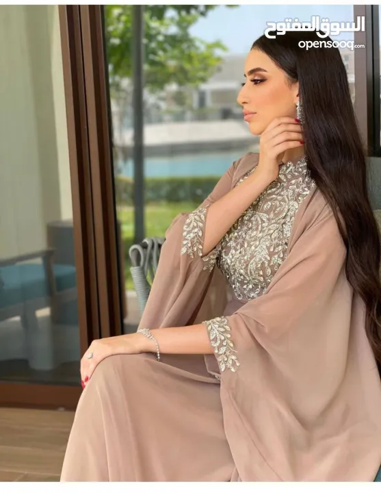 عباي قطعتين مرصعه بالكريستال الثقيل يوجد عدة مقاسات