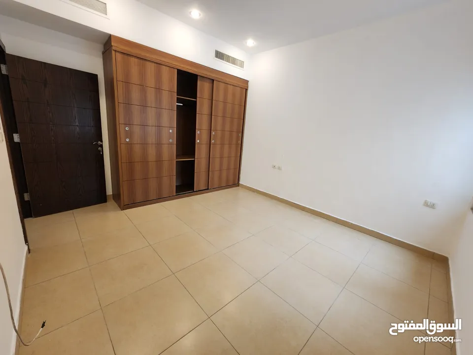 شقة استثمارية فارغة للبيع أو للإيجار - ref : 14589