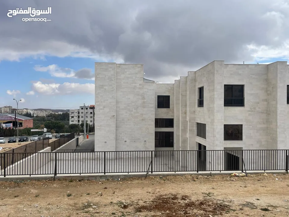 محلات تجارية للايجار في موقع حيوي ومميز ومخدوم بشفابدران ( فرصة استثمارية) تصلح لكوفي شوب او مطعم