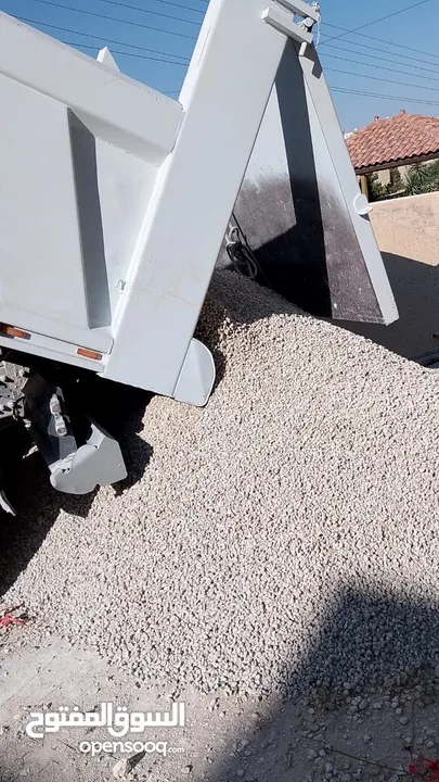 ابو يزن للتراب الأحمر وطوب والرمل وشيل طممم وعدسية ناعم اصويلح عندي وبلاط اسمنت