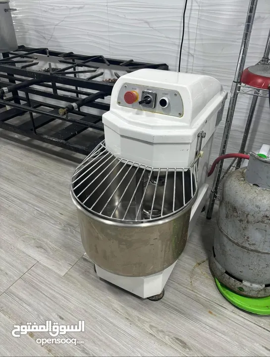 إعلان شراء  نشتري جميع عدد المطاعم والفنادق والسوبر ماركت