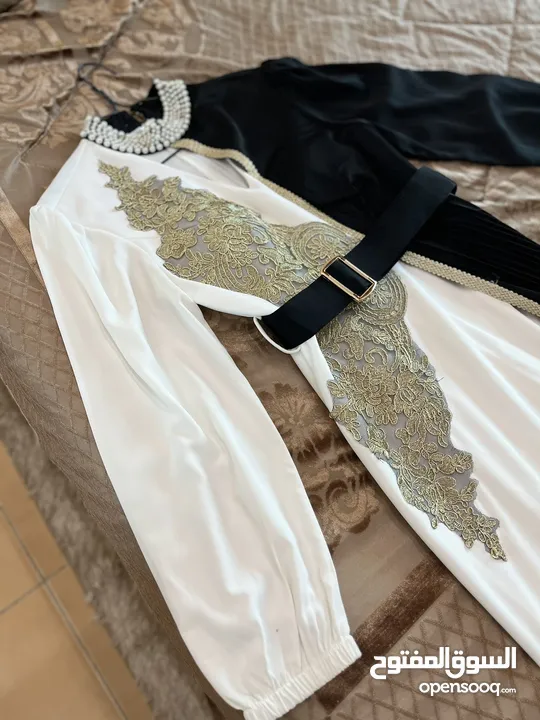 فستان ابيض و اسود ملبوس مره وحده بجنن عاللبس  بلبس لوزن 70 كيلو