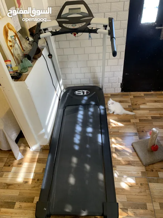 تردمل (جهاز مشي كهربائي) نوع kettler الماني بحالة جيده جدا جدا قابل للطي مواصفات حديثة  treadmill