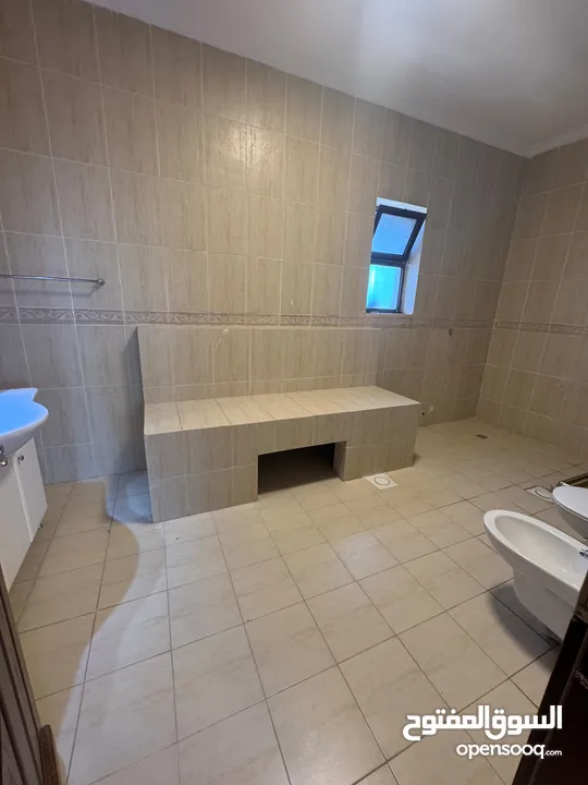 شقة طابقية مميزة للبيع في دير غبار / خلف Centro Mada Amman طريق المطار .