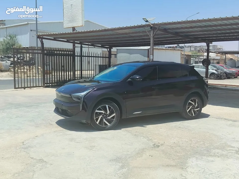 نيتا يو برو 2022 لون باذنجاني حره