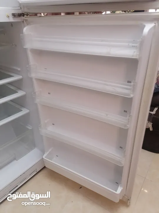 ثلاجة جنرال ديلوكس 23 قدم بحالة جيدة جدا
