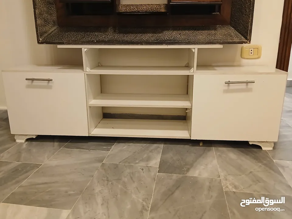 يرواز شاشه خشب زان غامق  طاولة تلفاز لامنيت تركي وخيانه خشب لاتيه للمطبخ