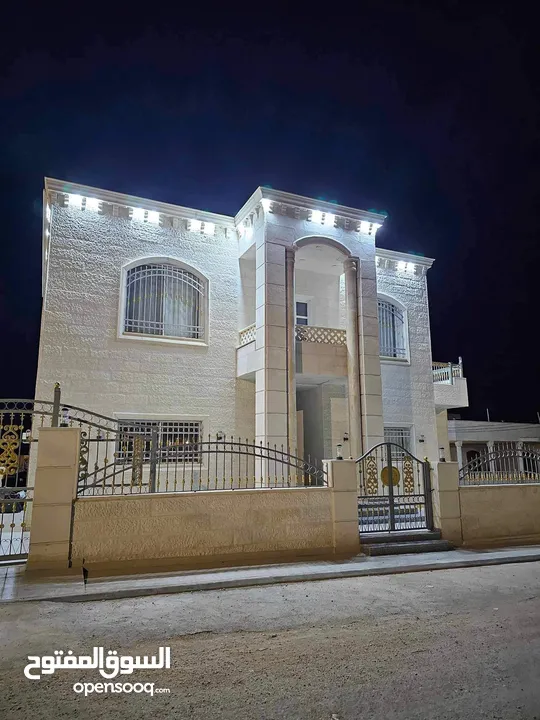 فيلا طابقين للبيع على ارض دونم، بناء جديد للبيع الجرف الجنوبي منطقة هادئة وقريبة على الخدمات