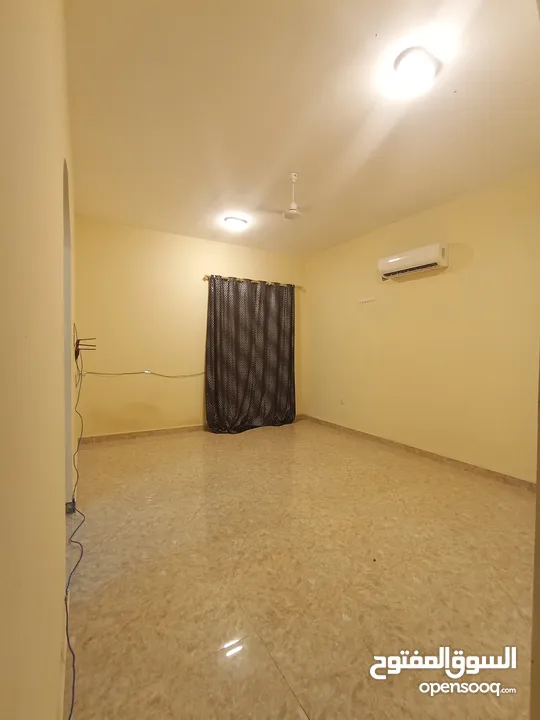 غرفة صالة حمام للشباب في الخوض السابعه خلف مركز الصحي قريب العامري