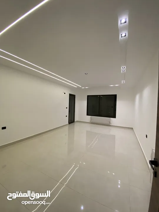 شقق فاخرة 240 متر و 200 متر 4 نوم و 3 نوم بتشطيب فاخر وبسعر مميز في أجمل مناطق طريق المطار البنيات
