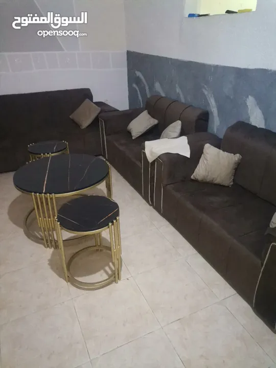 طقم كورنر مستعمل بحاله الجديد مع 3طاولات  جبل الأمير حسن