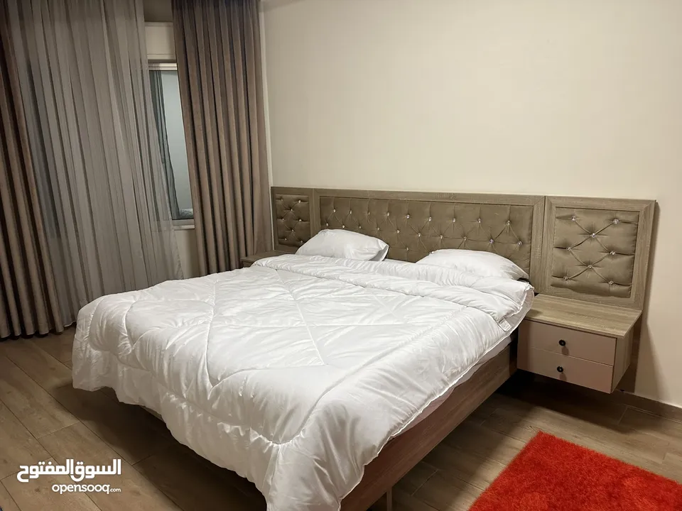 يوجد لدينا شقق   مفروشة للايجار يومي أسبوع شهري  مساحات الشقق من 130 لا 300 متر موقعنا: عبدون فقط