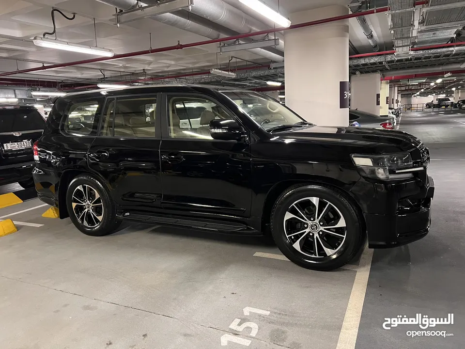 Land Cruiser 2014 facelift 2020 clean with zero faults