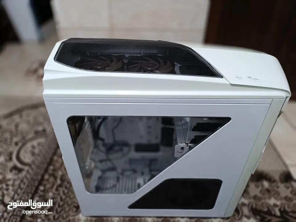 case gaming مستعمل نظيف مع 5 مراوح و color master للبيع