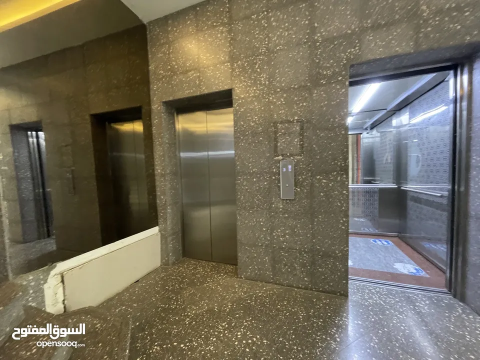 office space in prime location in Al Khuwair!!OMR 750 only!!