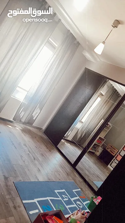 مستعجل - شقة مميزة للبيع 160 متر مع روف 55 متر حي الكرسي عمر البناء 10 سنوات