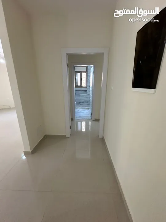 ثلاث غرف نوم غير مفروشة للايجار