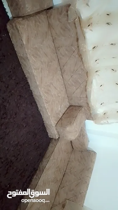جلسة عربية للبيع.