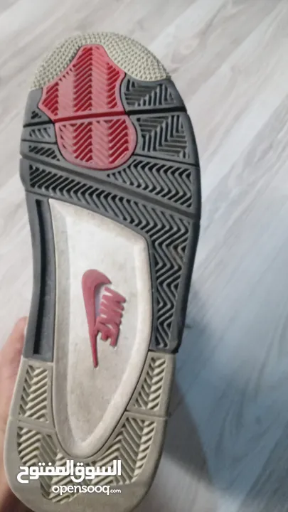 بوت air Jordan 4 لبسه واحده طلع كبير لانو نمرة 45 بسعر حرق 25 دينار  الموقع عمان تلاع العلي قريب من